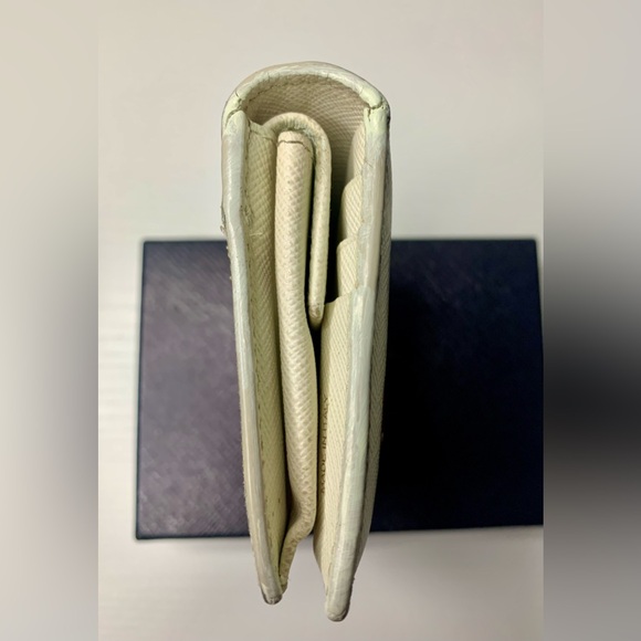 Authentic PRADA Logo Leather Lip Design Bi-Fold compact Wallet Ivory W/Box - Picture 8 of 11